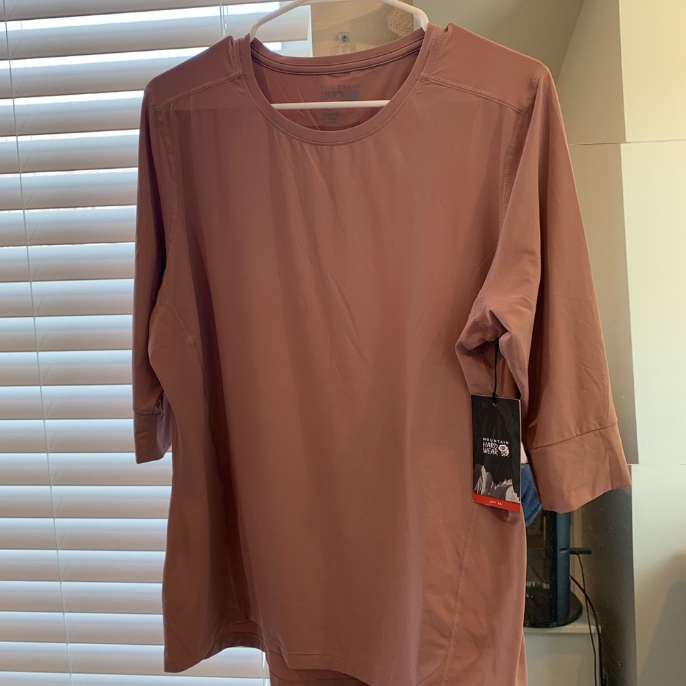 New With Tags! Women’s Mountain Hardwear Shirt